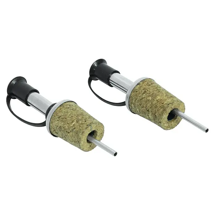 Tapón de botella con dosificador - Ø x Al: 2,5 x 9,5 cm, Acero inoxidable, 2 pzs. - Primer plano de dos vertedores de botella, con corcho y boquilla, ideales para dispensar aceite y vinagre con precisión.