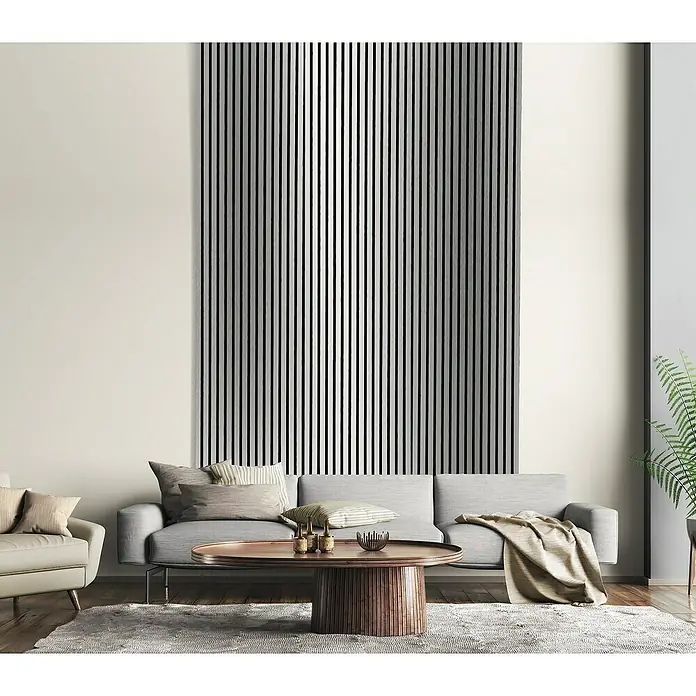 FN Neuhofer Akustikpaneel Acustico - Silber gebürstet, L x B x S: 2.400 x 572,5 x 19 mm - Elegantes Wohnzimmer mit vertikalen Holzpaneelen an der Wand. Das moderne Designelement verleiht dem Raum eine stilvolle und zugleich natürliche Note.
