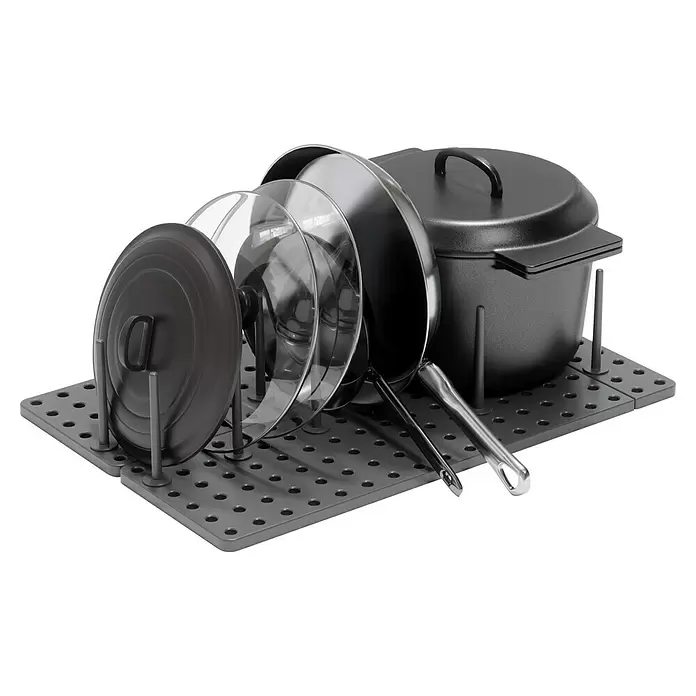 Umbra Schubladeneinsatz-Set Peggy - 45 cm, 15 cm, 1 cm, Grau, 2 Stk. - Dunkelgraues Kochgeschirr-Organizer-Regal mit Töpfen und Glasdeckeln.