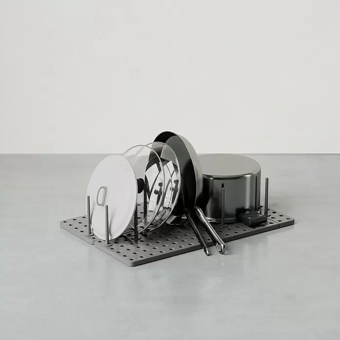 Umbra Schubladeneinsatz-Set Peggy - 45 cm, 15 cm, 1 cm, Grau, 2 Stk. - Grauer modularer Abtropfständer mit dunklen Töpfen, Pfannen und transparenten/weißen Deckeln. Anpassbare Küchenorganisation.