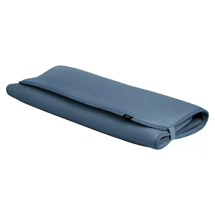 Umbra Abtropfmatte Udry - L x B x H: 61 x 46 x 4 cm, Kunststoff, Denim Blau - Faltbare blaue Netzmatte mit „umbra“-Etikett für tragbaren Komfort.