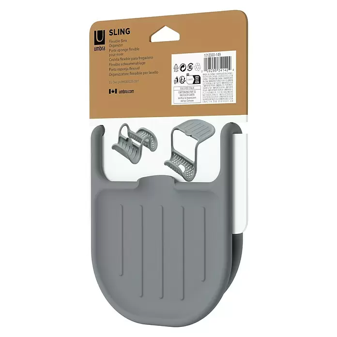 Umbra Spülbecken-Organizer Sling - 29 x 1 x 14 mm, Grau - Flexibler grauer Spülenorganizer mit zwei Fächern für Schwämme/Bürsten, auf der Verpackung.