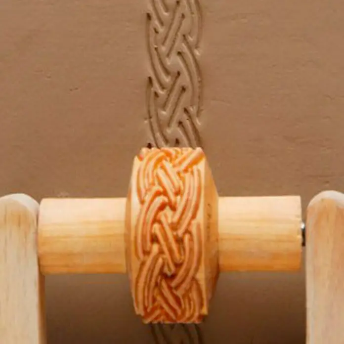 Rodillo para efectos decorativos Braid - Diámetro: 1,5 cm, Madera - Rodillo con motivo de nudo celta para decorar trabajos de arcilla. Ideal para proyectos cerámicos únicos.