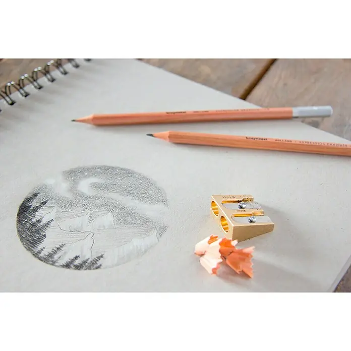 Talens Bruynzeel Set de lápices de grafito Expression - 6 pzs., Gris - Bloc de dibujo con lápices, un sacapuntas y un dibujo de un paisaje montañoso nevado.