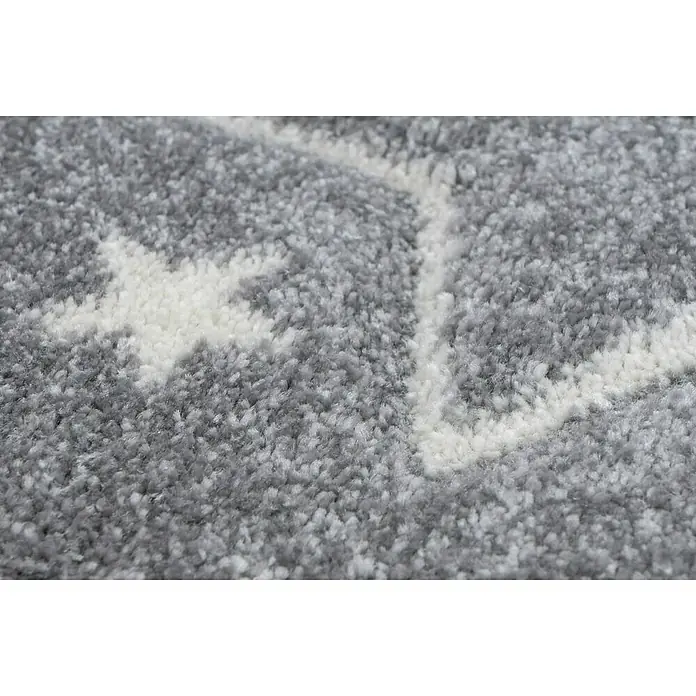 Kayoom Kinderteppich Sterne - Silber, 170 x 120 cm, 100 % Polypropylen - Detailaufnahme eines grauen Teppichs mit weißen Sternen und Winkeln, der eine weiche Textur und ein subtiles Muster aufweist.