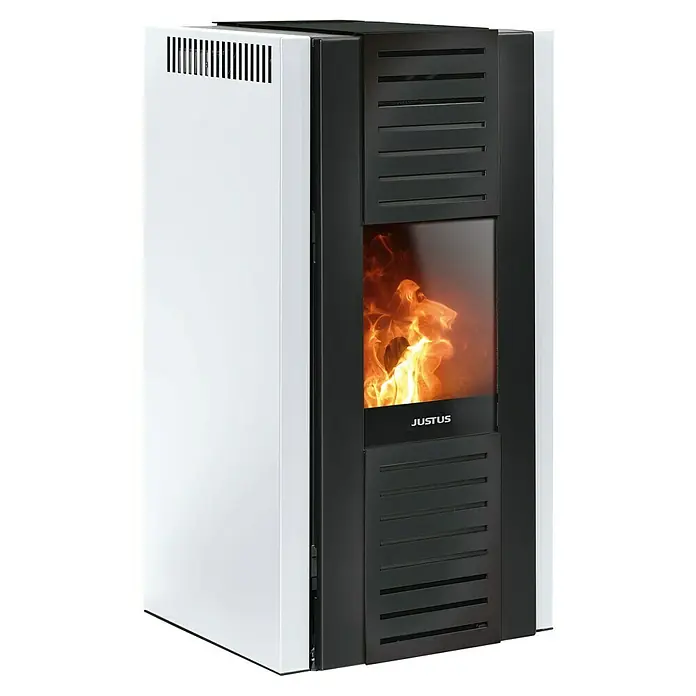 Justus Pelletofen Sirkos Aqua 2.0 - 2,5 kW - 9,4 kW, Raumheizvermögen: 200 m³, Material Verkleidung: Stahl, Seidenweiß/Schwarz - Ein moderner Justus Kaminofen mit weißer Verkleidung und schwarzem Rahmen, der ein gemütliches Kaminfeuer simuliert.