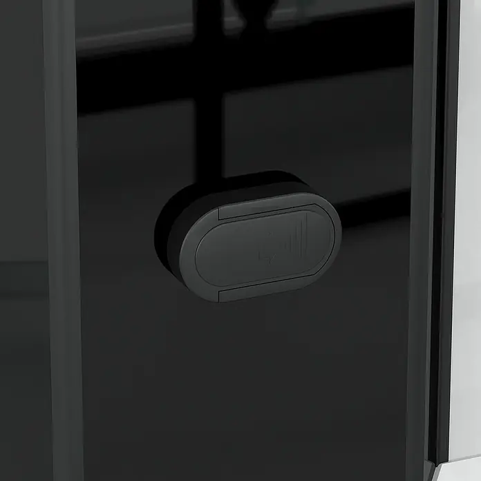 Aurlane Dampfdusche Relax Hammam - 90 x 115 x 215 cm, Schwarz/Weiß - Detailaufnahme eines schwarzen Türgriffs mit Pfeil auf einer Glastür. Elegantes Design und hochwertige Verarbeitung.