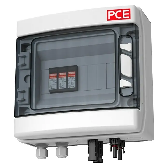 PCE Verteiler Sol-Line - 1 MPP - Eine weiße PCE-Schaltanlage mit transparentem Deckel, die interne Komponenten zeigt und über mehrere Anschlüsse verfügt.