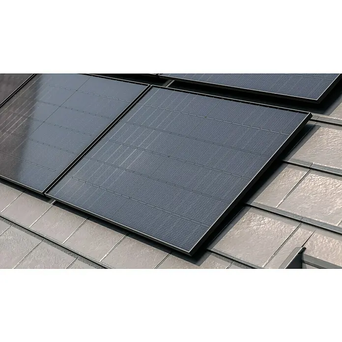 EcoFlow Solarmodul-Set Full Black - 0% MwSt. (gem. § 12 Abs. 3 UStG)800 W, L x B x H: 172 x 113 x 3,5 cm, Wirkungsgrad Solarzelle: 23 % - Nahaufnahme von modernen Solarzellen, die auf einem Dach installiert sind und eine nachhaltige Energielösung bieten.