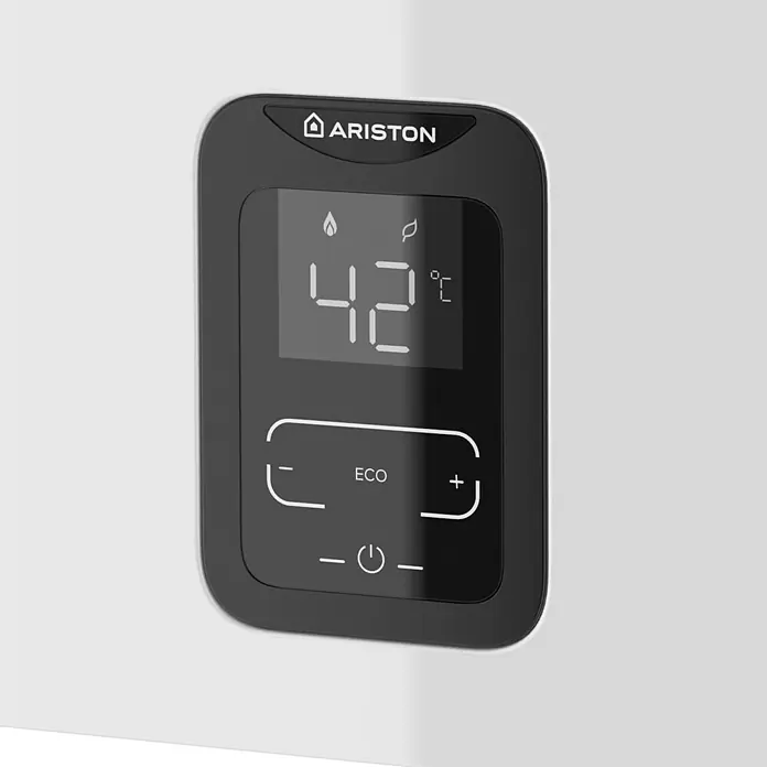 Ariston Calentador estanco Next Evo X SFT - 22 kW, Caudal de agua: 11 l/min, Gas butano - Primer plano de un calentador de agua Ariston con pantalla digital de temperatura y panel de control.