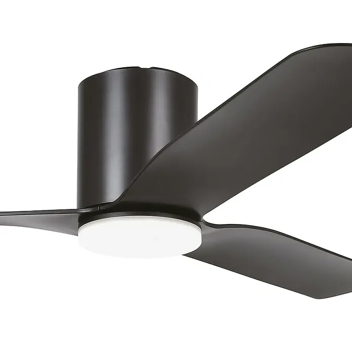 Voltomat Deckenventilator mit LED-Beleuchtung Mattia - Schwarz-matt, 132 cm, 60 W - Nahaufnahme eines modernen Deckenventilators in dunkler Farbe mit integrierter LED-Leuchte.