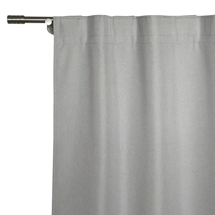 Cortina opaca Termorreguladora - An x Al: 140 x 300 cm, 100% poliéster, Gris - Primer plano de una elegante cortina gris con una barra de metal, ideal para espacios de vida modernos y atenuación de la luz.