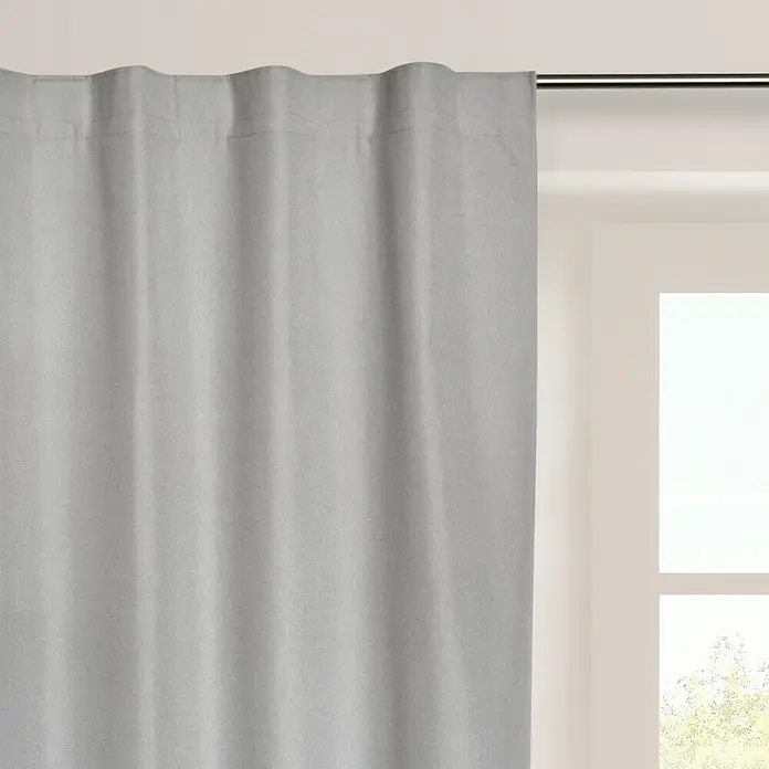 Cortina opaca Termorreguladora - An x Al: 140 x 300 cm, 100% poliéster, Gris - Cortina gris en una barra negra frente a una ventana. Proporciona privacidad y oscurece la habitación.
