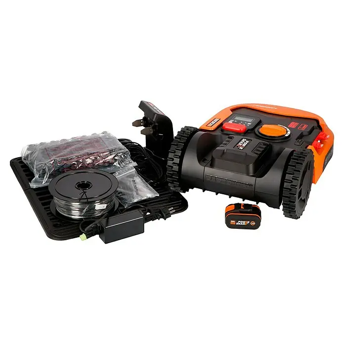 Worx PowerShare 20V Mähroboter Landroid L2000 - 2.000 m², Schnittbreite: 22 cm, Induktionsgestützte Navigation, Begrenzungskabel - Das Bild zeigt einen Worx Landroid Mähroboter mit Zubehör. Der Roboter ist orange und schwarz und verfügt über ein Display.