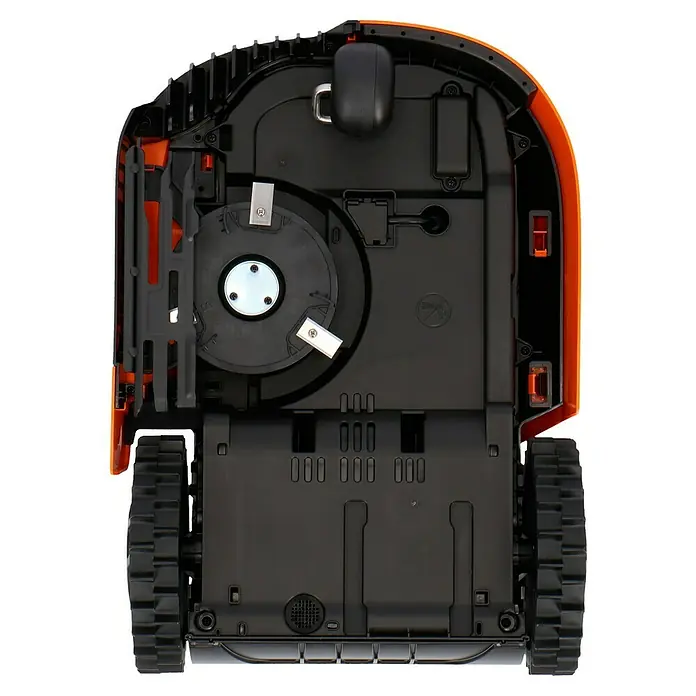 Worx PowerShare 20V Robot cortacésped Landroid M500 - 500 m², Ancho de corte: 18 cm, Navegación por inducción, Cable de antena - Detalle de la parte inferior de un robot cortacésped, con cuchillas afiladas y ruedas robustas, listo para el cuidado del césped.