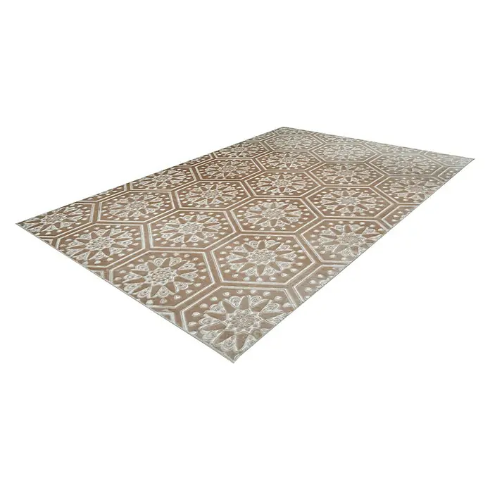 Kayoom Kurzflorteppich Monroe II - Braun, 170 x 120 cm, 100 % Polyester - Ein rechteckiger Teppich mit einem Muster aus beigen Sechsecken mit weißen Blumen auf schwarzem Hintergrund.