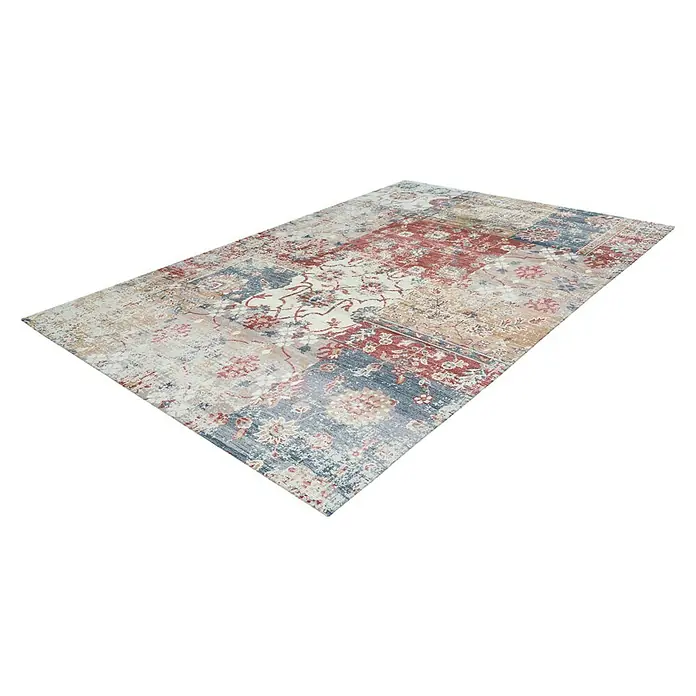 Kayoom Kurzflorteppich Indiana - Multi, 170 x 120 cm, 100 % Baumwolle - Hier ist ein rechteckiger Teppich mit einem aufwendigen orientalischen Muster in Rot-, Blau- und Beigetönen auf einem sauberen, weißen Hintergrund.