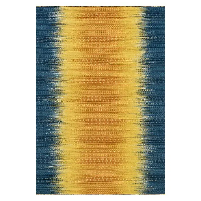 Kayoom Wollteppich Sunset - Gelb/Blau, 180 x 120 cm, 80 % Neuseeland-Wolle, 20 % Baumwolle - Ein rechteckiger Teppich mit einem Farbverlauf von Blau zu Gelb. Das Muster erinnert an eine gewebte Textur und verleiht dem Teppich eine interessante Haptik.