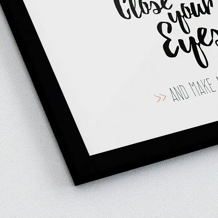 ProArt Bild - Close your Eyes, B x H: 33 x 43 cm - Nahaufnahme eines gerahmten Kunstwerks mit der Aufschrift "Close your eyes and make a wish", das an einer weißen Wand hängt.