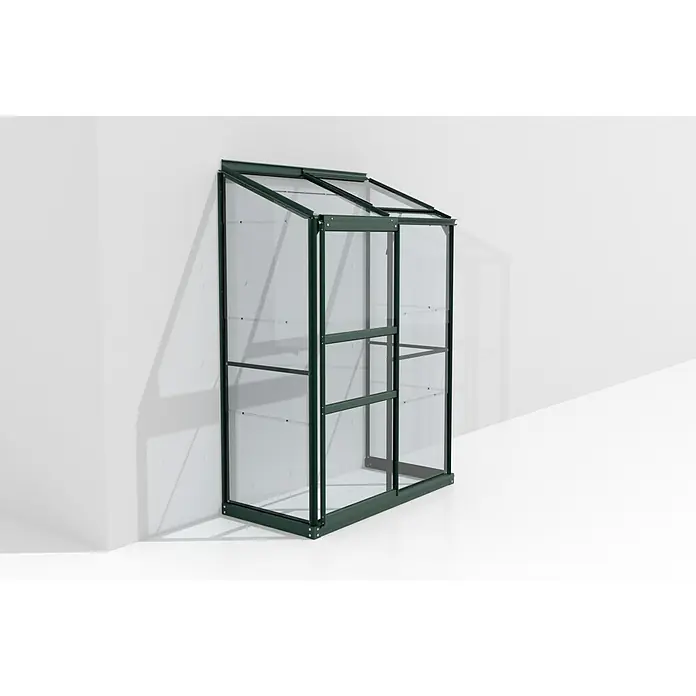 Vitavia Gewächshaus Styx 900 - Außenmaß inkl. Dachüberstand (B x T): 130,6 x 69 cm, 3 mm, Smaragd - Ein schmales, grünes Gewächshaus, das an einer Wand montiert ist und viel Platz für Pflanzen bietet. Perfekt für den kleinen Garten!