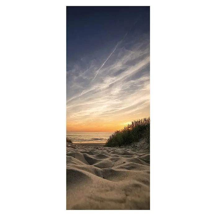 SanDesign Alu-Verbundplatte - 100 x 250 cm, Sonnenuntergang - Blick auf einen Sandstrand mit Grasbüscheln, Meer und einem Abendhimmel mit Wolkenstreifen.