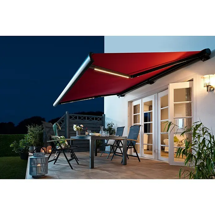 Sichtschutzelement Gründau - 89 x 89/179 cm, Abgeschrägt, Mit Ornament-Gitter, Grau - Moderne, rot gestreifte Markise mit LED-Beleuchtung, die eine gemütliche Atmosphäre auf der Terrasse schafft. Ideal für lange Sommerabende.