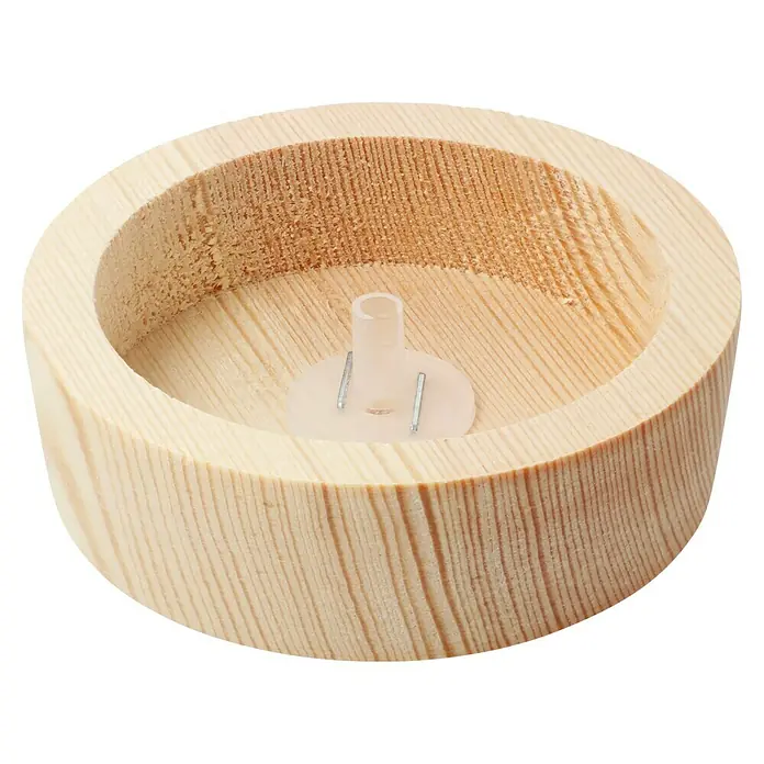 Voltomat Verteilerbaldachin - 1-fach, Kiefer, Holz, 80 mm - Nahaufnahme einer runden Kerzenhalterbasis aus Holz mit einem Plastikteil in der Mitte, die sich perfekt für stimmungsvolle Beleuchtung eignet.