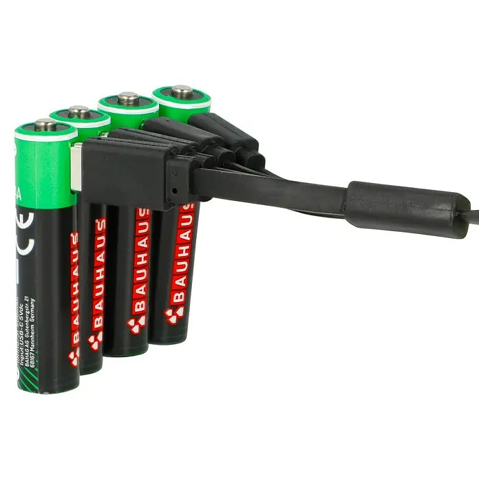 BAUHAUS USB-Ladekabel 4 x USB-C - Schwarz, Länge: 19 cm, USB A-Stecker - Ein USB-Batterieladegerät für AA-Batterien der Marke Bauhaus, mit vier eingesetzten Batterien und einem USB-Anschlusskabel.