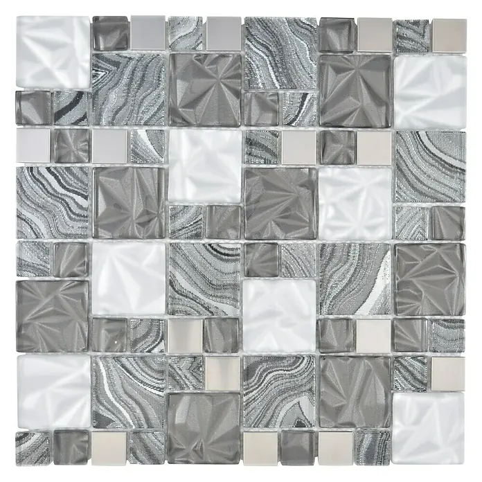 Mosaikfliese Crystal Mix XCM NIKO50 - 30 x 30 cm, Grau/Schwarz, Glänzend - Nahaufnahme eines Mosaiks mit grauen, weißen und silbernen quadratischen Fliesen, die ein geometrisches Muster bilden.