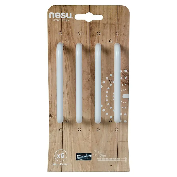 Nesu Tirador para muebles 646 - Distancia entre orificios: 96 mm, Blanco, 4 ud. - Imagen de cuatro ganchos de pared blancos Nesu, empaquetados en una tabla de madera con material de montaje.