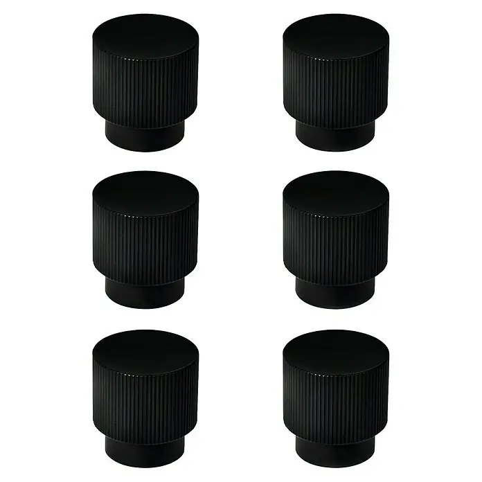 Nesu Pomo para muebles Rad - Diámetro: 128 mm, Negro, 6 ud. - Imagen de seis mandos negros con superficie moleteada, perfectos para equipos de audio. ¡Control preciso garantizado!