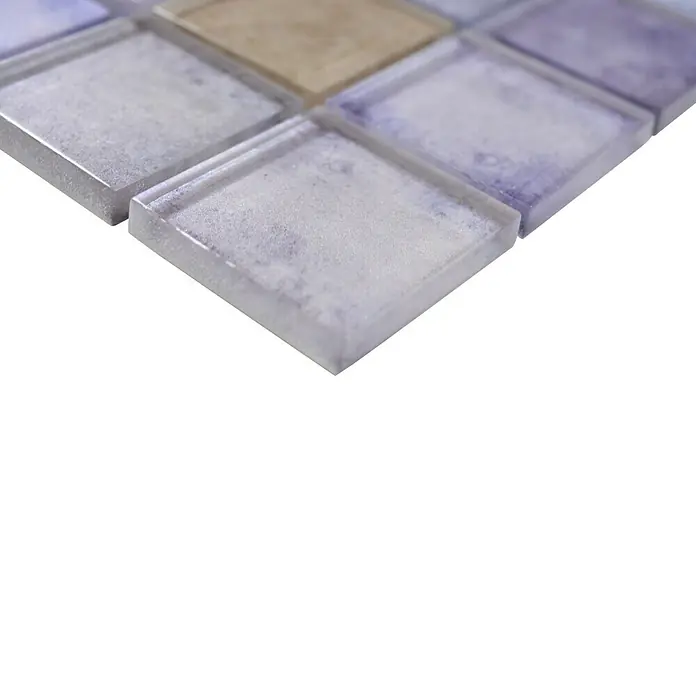 Mosaikfliese Quadrat Crystal SKY 000 - 30 x 30 cm, Blau, Glänzend - Nahaufnahme der quadratischen Mosaikfliesen mit einer glänzenden Oberfläche, die sich ideal für die moderne Badgestaltung eignen.