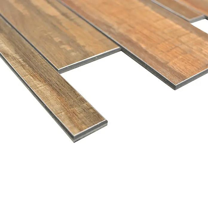 Selbstklebemosaik SAM 4GV58WRS - 30 x 30 cm, Braun, Matt - Detailaufnahme von modernen Holzpaneelen mit einem schmalen silbernen Rand, ideal für stilvolle Wandverkleidungen.