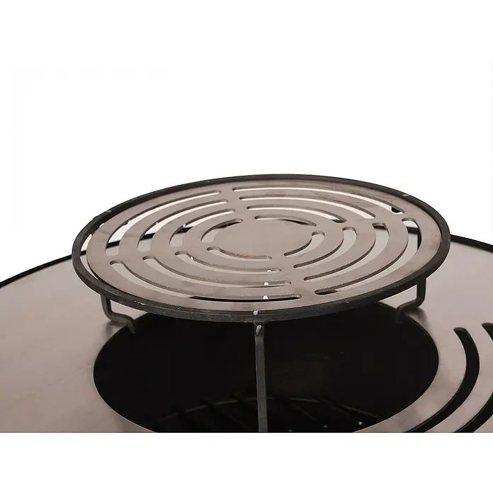 Purline Barbacoa de carbón EFP55RB - Diámetro de la superficie de la parrilla: 60 cm, Negro - Primer plano de una parrilla redonda negra con un accesorio de rejilla circular. Ideal para acogedoras parrilladas al aire libre.