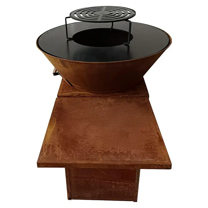 Purline Barbacoa de carbón EFP57CO - Diámetro de la superficie de la parrilla: 60 cm, Óxido - Primer plano de un brasero de metal con accesorio de parrilla, apoyado sobre una base, que muestra una estética rústica.