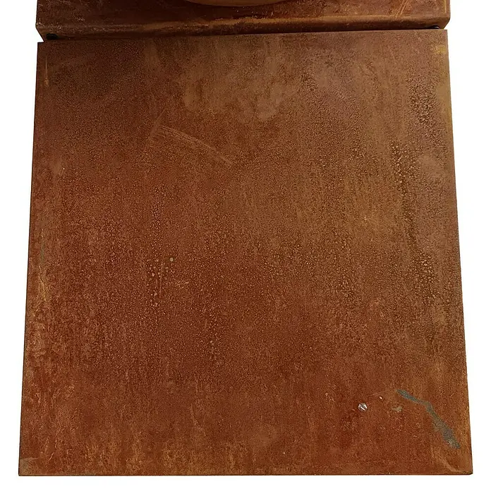 Purline Barbacoa de carbón EFP57CO - Diámetro de la superficie de la parrilla: 60 cm, Óxido - Primer plano de una placa metálica cuadrada de color óxido, parte de un producto, que muestra una superficie texturizada.