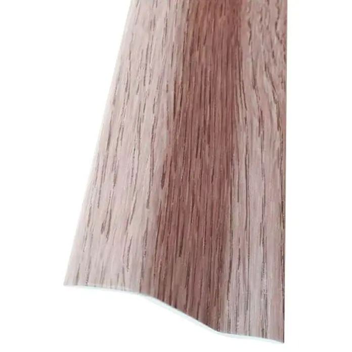 Rufete Perfil de desnivel - Roble blanco, 100 cm x 37 mm x 11 mm, Plástico - Primer plano de una baldosa de suelo de madera con una veta marrón rosácea y una superficie ligeramente brillante, ideal para interiores.