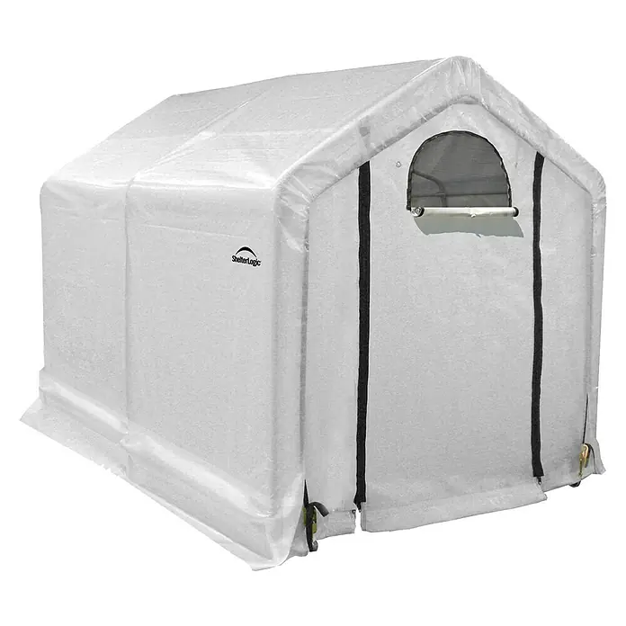 ShelterLogic Folien-Gewächshaus - 240 x 180 x 200 cm, Aluminium - Nahaufnahme einer ShelterLogic-Lagerzelts mit einer Tür und dem Logo des Unternehmens auf der Seite, ideal für Lager- und Schutzbedürfnisse.