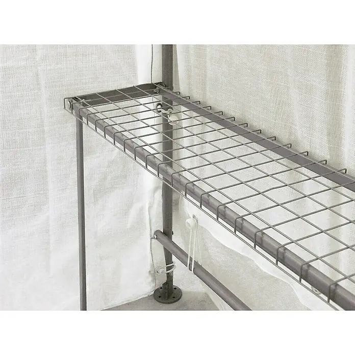 ShelterLogic Folien-Gewächshaus - 240 x 180 x 200 cm, Aluminium - Graues Metallregal mit Drahtregalen, das eine moderne und minimalistische Ästhetik für stilvolle Aufbewahrungslösungen bietet.