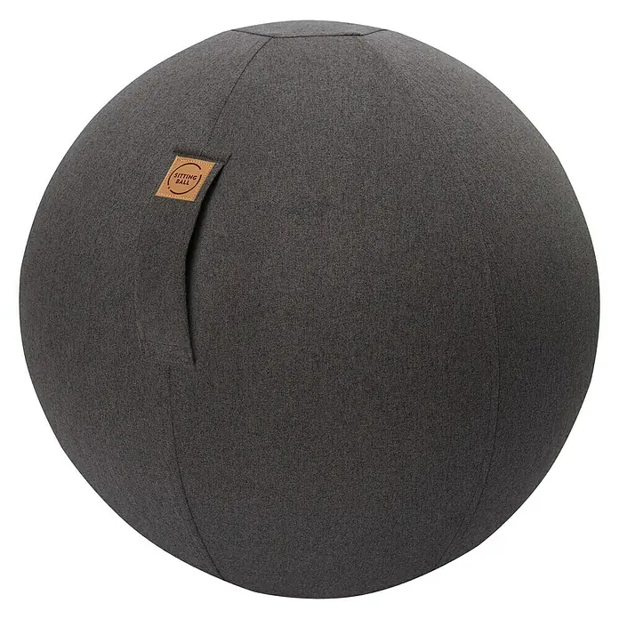 Sitting Ball Gymnastikball Felt - Anthrazit, Durchmesser: 65 cm, 100 % Polyester - Grauer Sitzball mit Stoffbezug und einem Lederetikett mit der Aufschrift "Sitting Ball", ideal für dynamisches Sitzen im Büro oder zu Hause.