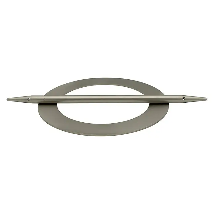 Expo Ambiente Raffspange Oval - Edelstahloptik, 1 Stk. - Nahaufnahme einer silberfarbenen Haarnadel mit einem kreisförmigen Design. Die Haarnadel ist schlicht und elegant gestaltet.