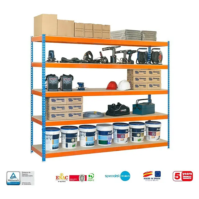 Simonrack Simonforte Estantería para cargas pesadas Chipboard - Al x An x Pr: 200 x 150 x 45 cm, Capacidad de carga por balda: 600 kg, Número de baldas: 5 ud., Inserción, Azul/Naranja - Imagen de una estantería resistente de cinco niveles, provista de herramientas, cajas y botes de pintura, ideal para almacenamiento.