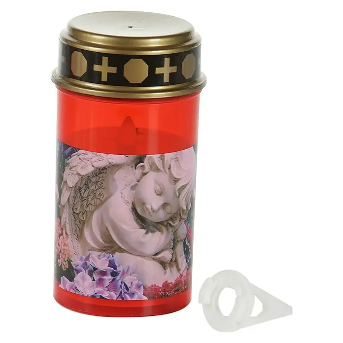 LED-Grablampe Tumba - Ø x H: 7 x 13 cm, Rot - Eine rote Grabkerze mit Engelmotiv und goldfarbenem Deckel, daneben ein weißer Kerzenstecker.