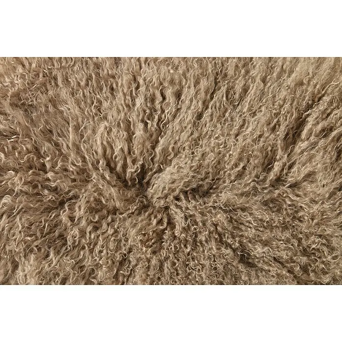 Esbeco Schaffell Tibet - Taupe, 100 x 70 cm - Nahaufnahme eines beigen Schaffells mit lockiger Textur, ideal für eine warme und einladende Atmosphäre.