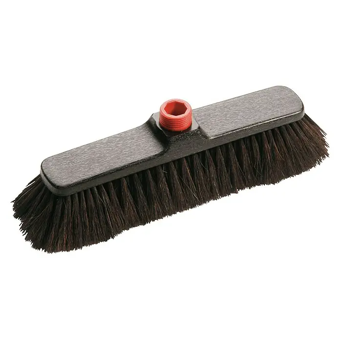 Haug In-Up Zimmerbesen - Breite Besen: 29 cm, Material Borsten: 70 % Rosshaar, 30 % Polymex - Eine Nahaufnahme einer braunen Kehrbürste mit einem roten Gewinde zur Befestigung an einem Besenstiel vor einem schwarzen Hintergrund.