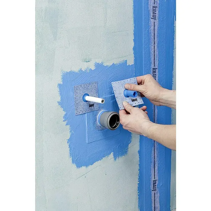 Knauf Dichtmanschette - 100 x 100 mm, Lochdurchmesser: 12 mm - 26 mm - Installation einer Knauf Dichtmanschette für Sanitärinstallationen im Badezimmer, um eine wasserdichte Abdichtung zu gewährleisten.