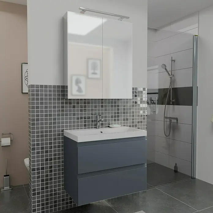 Camargue Espacio Badmöbel-Set G14 - 80 cm, Gama anthrazit matt - Badezimmer Waschtisch mit Waschbecken und Spiegelschrank in Grau und Weiß mit grauen Mosaikfliesen.