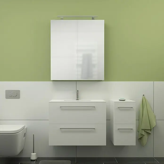 Camargue Espacio Badmöbel-Set J11 - 110 cm, Mira - Ein Badezimmer mit weißen Möbeln, darunter ein Waschbeckenunterschrank, ein Spiegelschrank und ein Hochschrank, präsentiert in stilvollem Design.