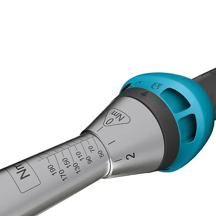 Hazet Drehmomentschlüssel 5110-3CT - ⅜″ Vierkant, 10 Nm - 60 Nm - Nahaufnahme eines Drehmomentschlüssels mit blauer Griffverstellung und Nm-Skala für präzise Drehmomenteinstellungen.