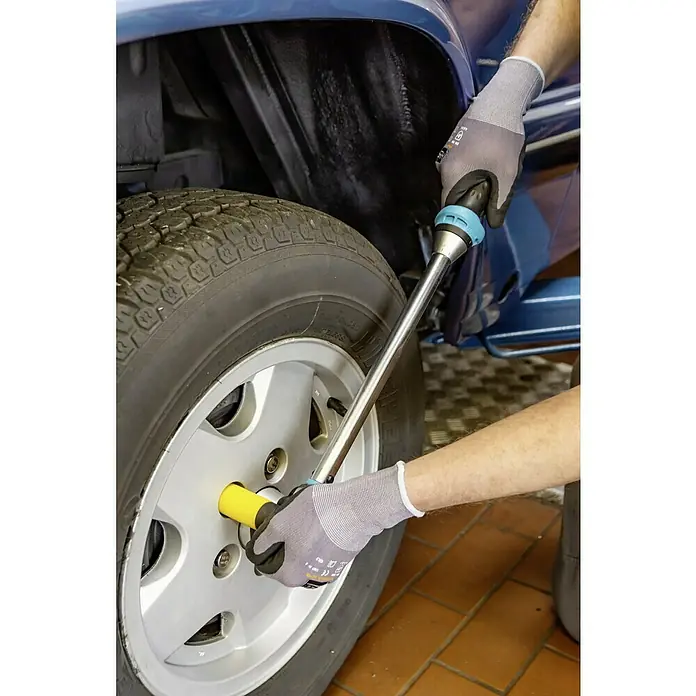 Hazet Drehmomentschlüssel 5122-3CT - ½″ Vierkant, 40 Nm - 200 Nm - Radwechsel mit Drehmomentschlüssel. Der Drehmomentschlüssel ist ideal für präzises Anziehen von Radmuttern und Schrauben am Auto.